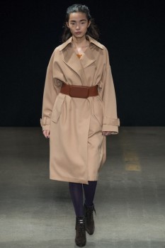 Плащ-макинтош из коллекции 3.1 Phillip Lim Плащ-макинтош из коллекции 3.1 Phillip Lim