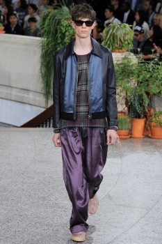 Мужская кожаная куртка весна 2015 с блестящей фактурой от Paul Smith Мужская кожаная куртка весна 2015 с блестящей фактурой от Paul Smith