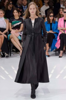 Женский кожаный плащ весна 2015 с кулиской на талии от Christian Dior Женский кожаный плащ весна 2015 с кулиской на талии от Christian Dior