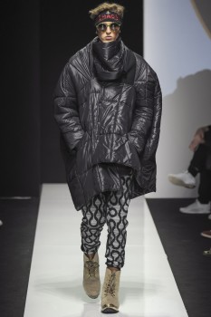 Мужской пуховик зима 2015-2015 в стиле оверсайз от Vivienne Westwood Мужской пуховик зима 2015-2015 в стиле оверсайз от Vivienne Westwood