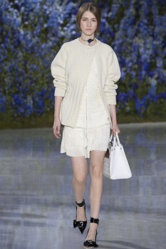 Стильная куртка оверсайз из весенней коллекции Christian Dior Стильная куртка оверсайз из весенней коллекции Christian Dior