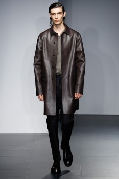 Кожаный макинтош из весенней коллекции Jil Sander Кожаный макинтош из весенней коллекции Jil Sander