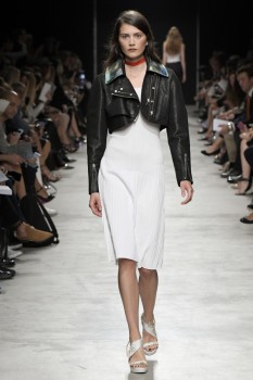 Молодежное кожаное болеро для весеннего сезона 2017 от Guy Laroche Молодежное кожаное болеро для весеннего сезона 2017 от Guy Laroche