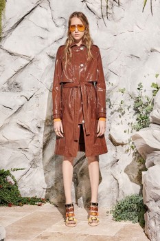 Оригинальный тренчкот из лаковой кожи от Carven