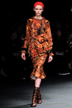 куртка осень 2021 с ярким принтом от Givenchy куртка осень 2021 с ярким принтом от Givenchy