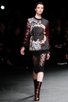 легкая куртка от Givenchy с блестящими рукавами 25_15 легкая куртка со вставками из металлизированной ткани от Jonathan Saunders легкая куртка от Givenchy с блестящими рукавами 25_15 легкая куртка со вставками из металлизированной ткани от Jonathan Saunders
