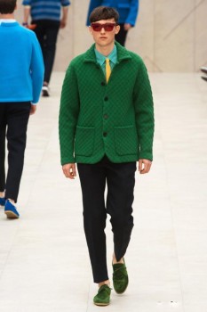 Зеленое пальто из стеганой ткани от Burberry Prorsum Зеленое пальто из стеганой ткани от Burberry Prorsum