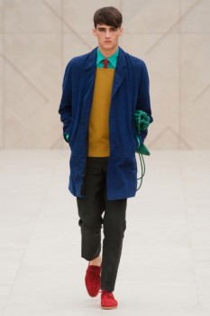 Прямое синее пальто из коллекции Burberry Prorsum Прямое синее пальто из коллекции Burberry Prorsum