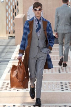 Мужское пальто в голубую полоску от Louis Vuitton Мужское пальто в голубую полоску от Louis Vuitton