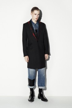 Черное классическое пальто Alexander McQueen Черное классическое пальто Alexander McQueen