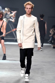 Белое пальто на молнии из коллекции Rick Owens
