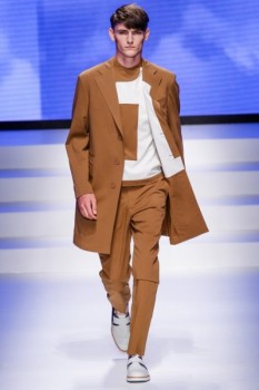 Коричневое пальто по колено от Salvatore Ferragamo