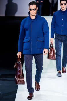 Синее кашемировое пальто из коллекции Giorgio Armani